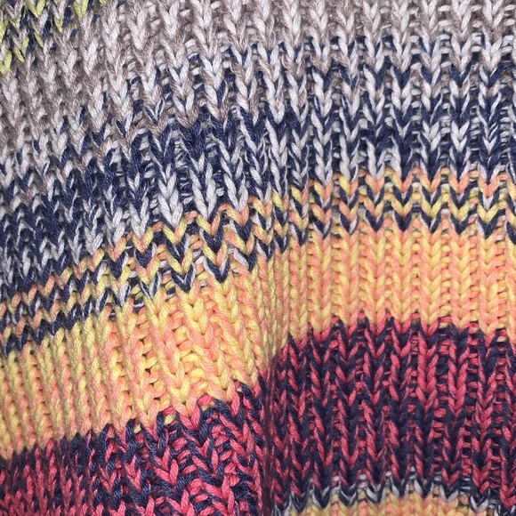 Colourful turtle neck - Picture 3 of 3